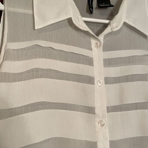 New Directions sheer white sleeveless button front top size L EUC - Picture 3 of 15